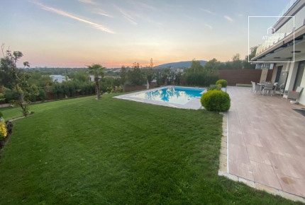 Exclusive, Like-New 3-Apartment Condominium for Sale in District XI, Gazdagrét – Premium Quality, Panoramic Views,  Pool