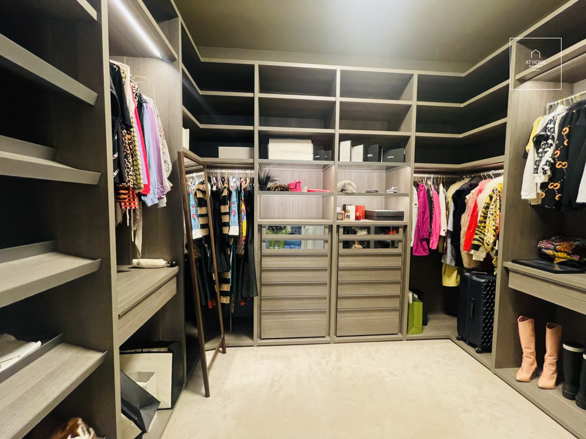 Representative luxury property for rent in Budapest VI. district