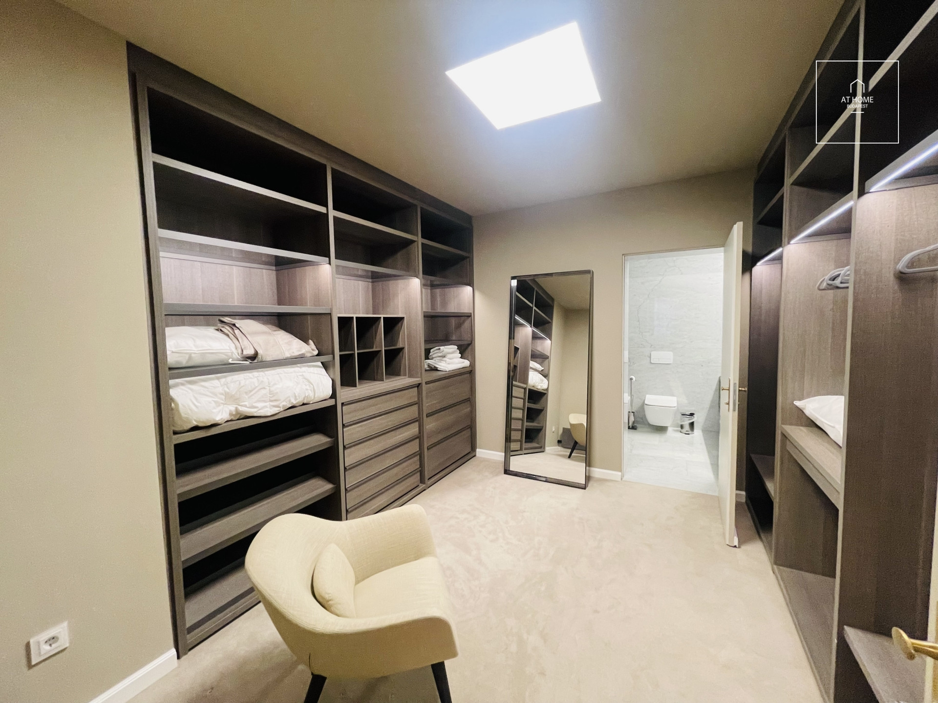 Representative luxury property for rent in Budapest VI. district