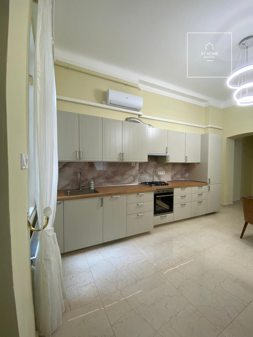 Two-bedroom apartment in the city center for rent, Budapest, district 5 Downtown