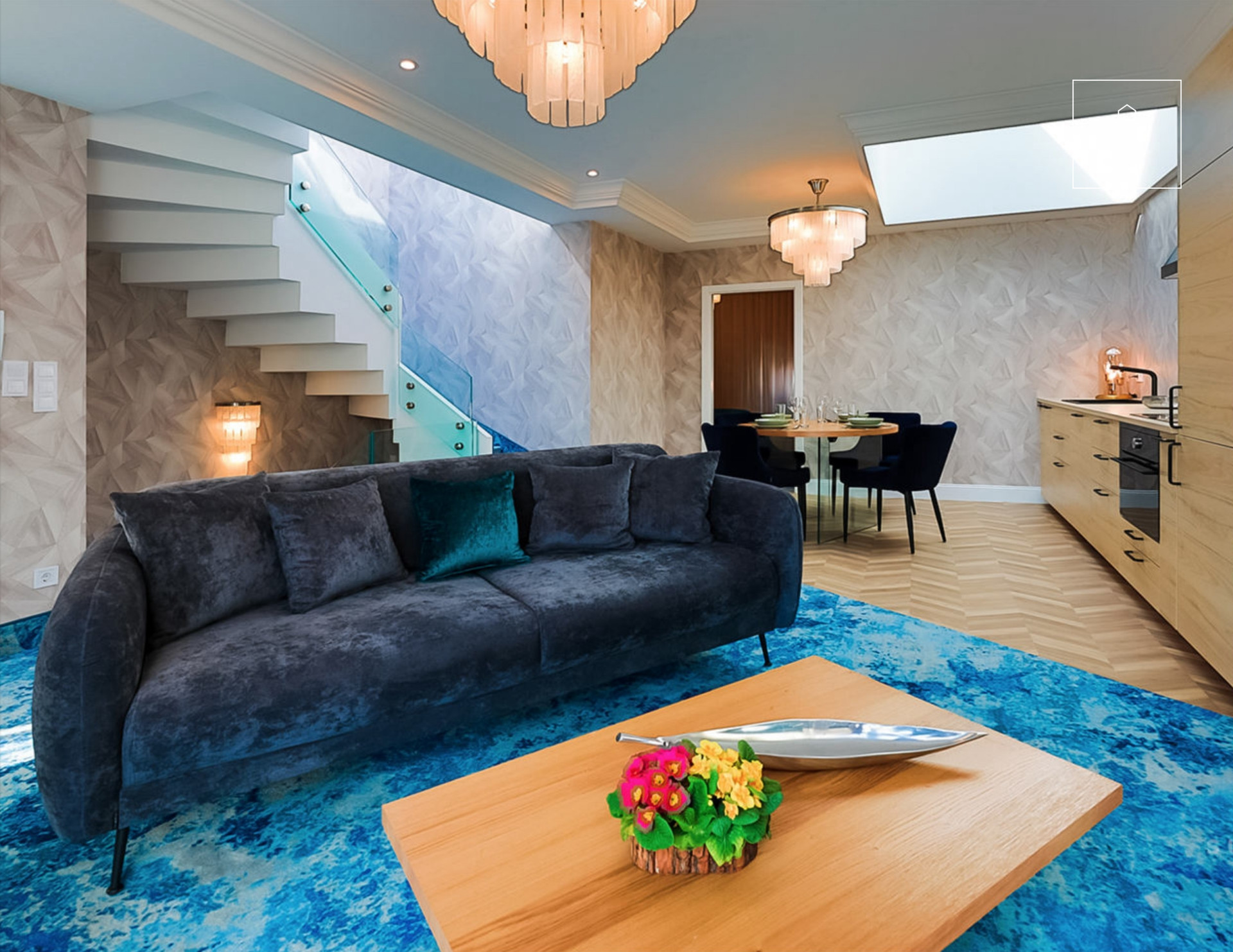 Exkluzív 350 nm duplex luxus lakás tetőterasszal Budapest elegáns neoreneszánsz palotájában a VI. kerületben