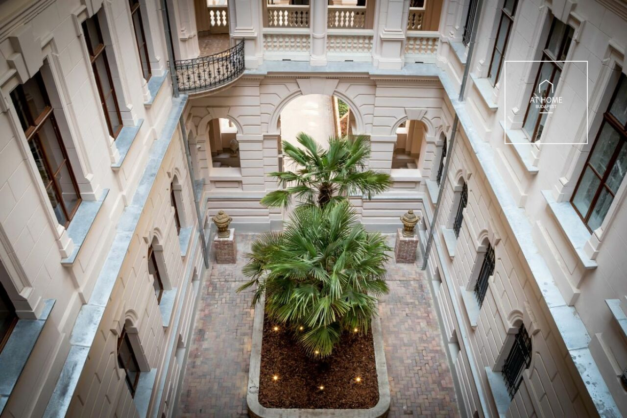 Exclusive 150 sqm luxury apartment in Budapest\'s most elegant Neo-Renaissance Palace in district 6