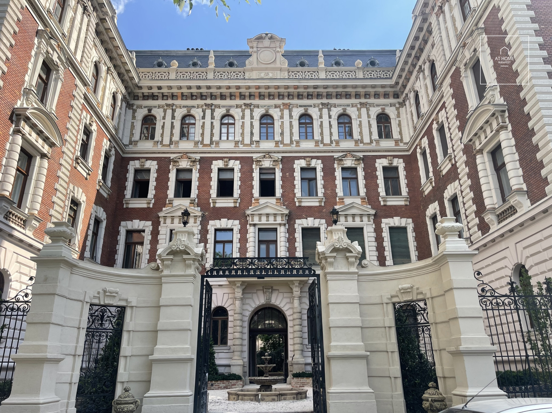 Luxury apartment in Budapest\'s most elegant Neo-Renaissance Palace in district 6