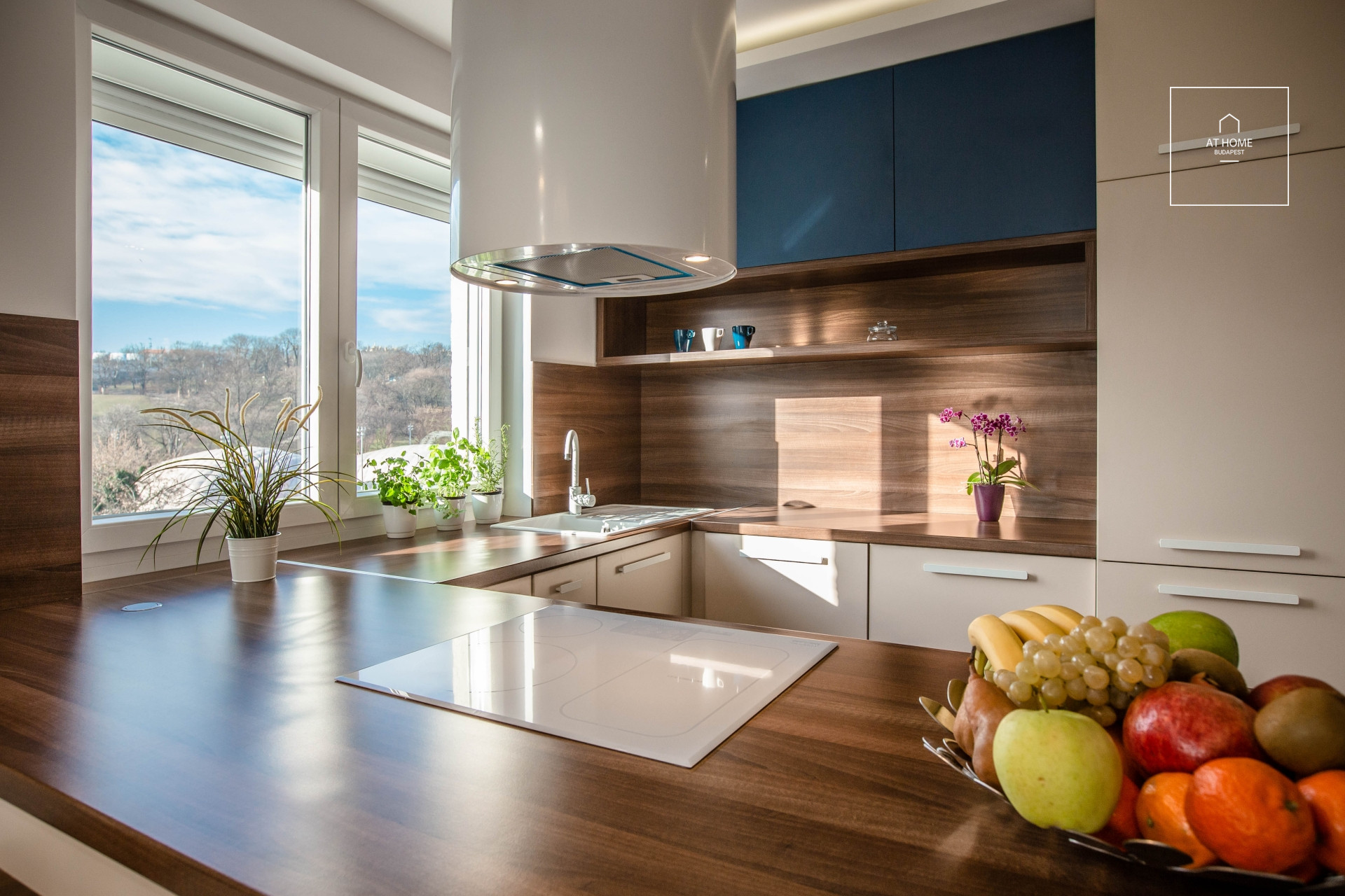 Circular panoramic exclusive apartment in the 1st district of Budapest