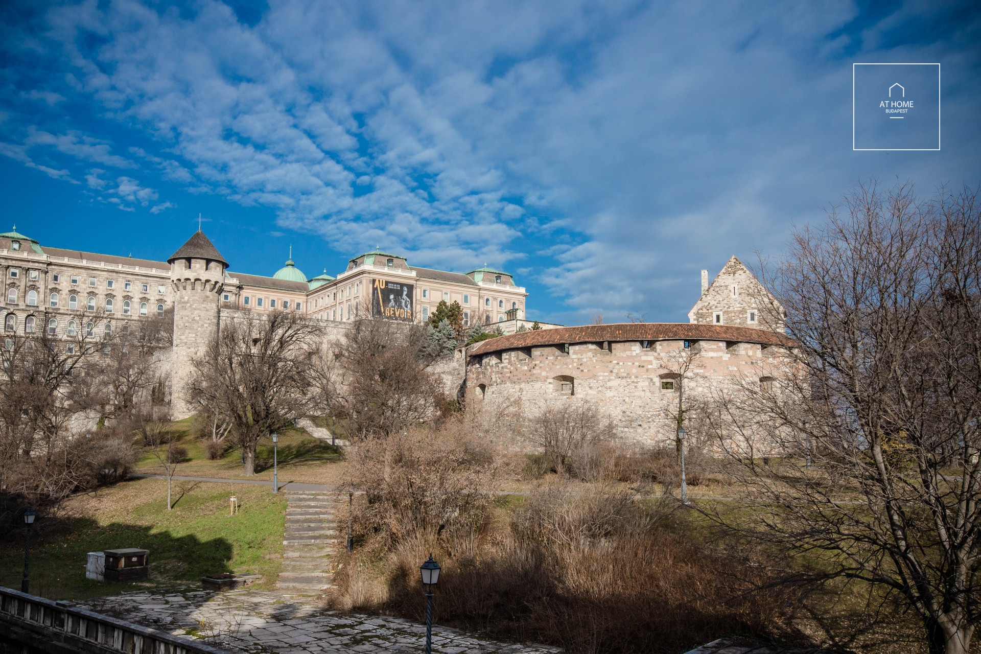Circular panoramic exclusive apartment in the 1st district of Budapest