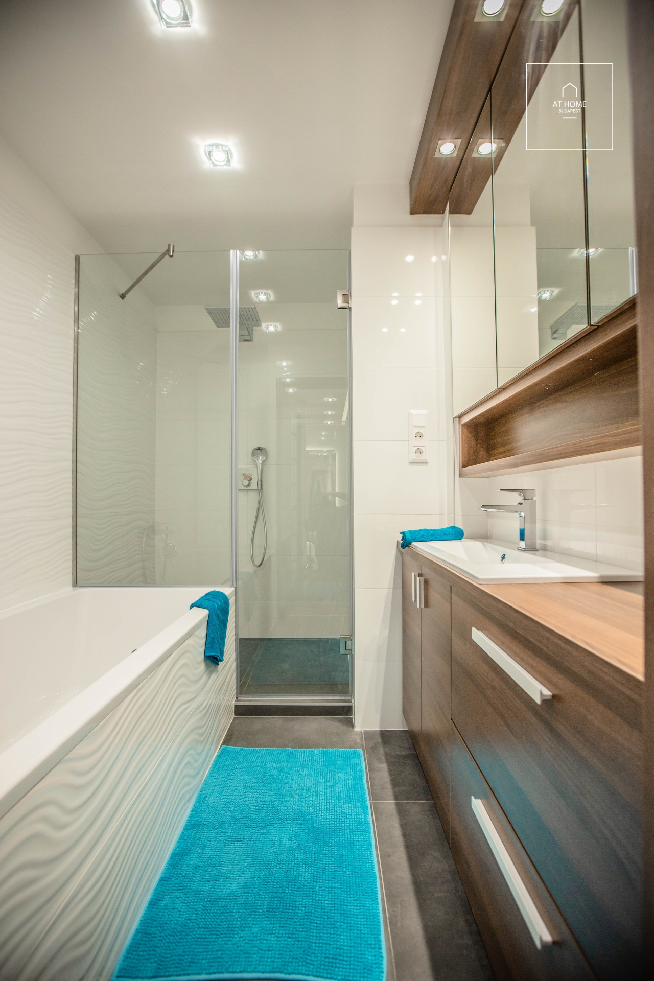 Circular panoramic exclusive apartment in the 1st district of Budapest