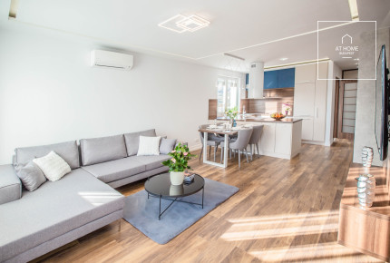 Circular panoramic exclusive apartment in the 1st district of Budapest