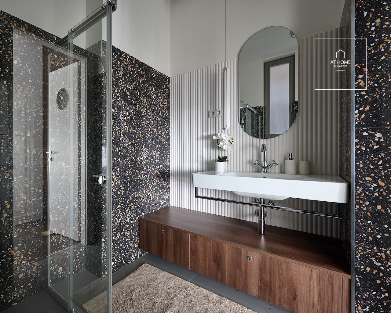 A studio apartment is available for rent  in 2nd district of Budapest ,  Országút