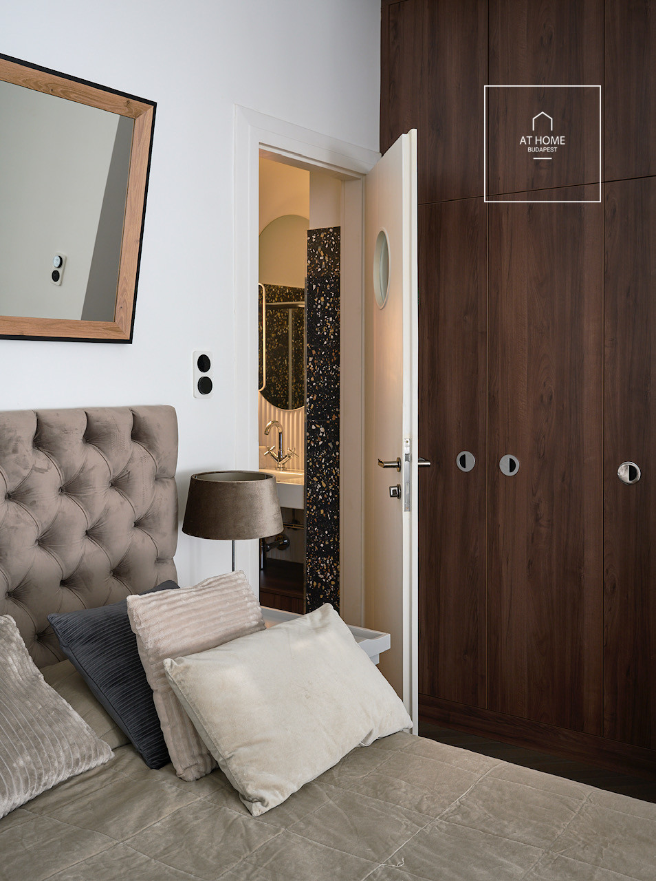 A studio apartment is available for rent  in 2nd district of Budapest ,  Országút