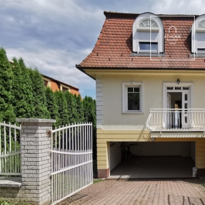 Three-story semi-detached house in the 11th district of Budapest