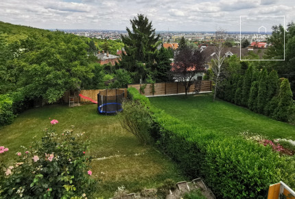 Three-story semi-detached house in the 11th district of Budapest