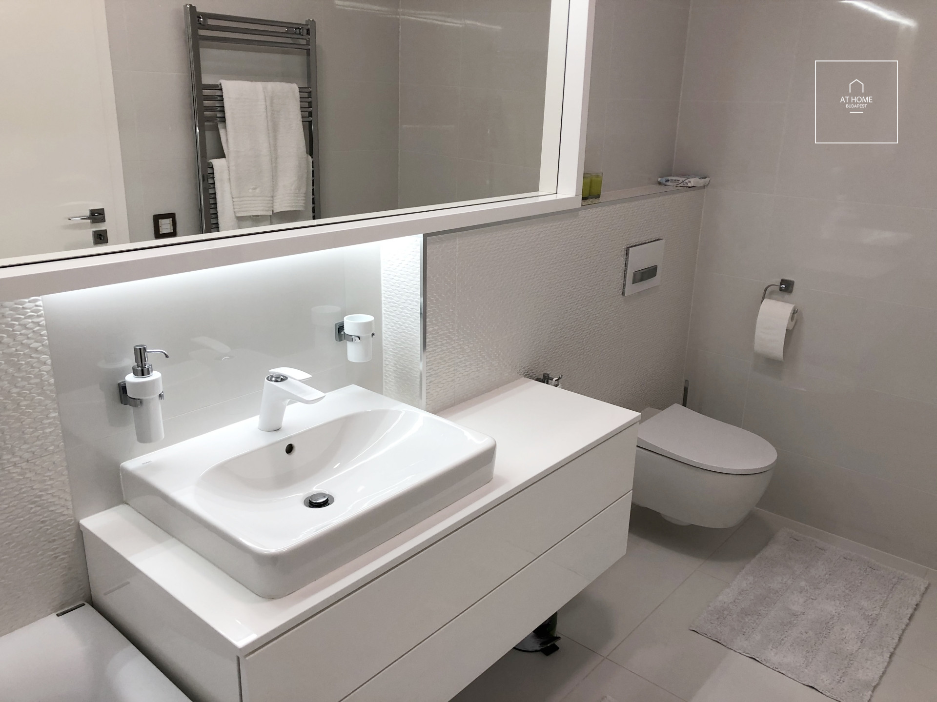Exclusive luxury apartment for rent in Budapest, District XIII, Vizafogó.