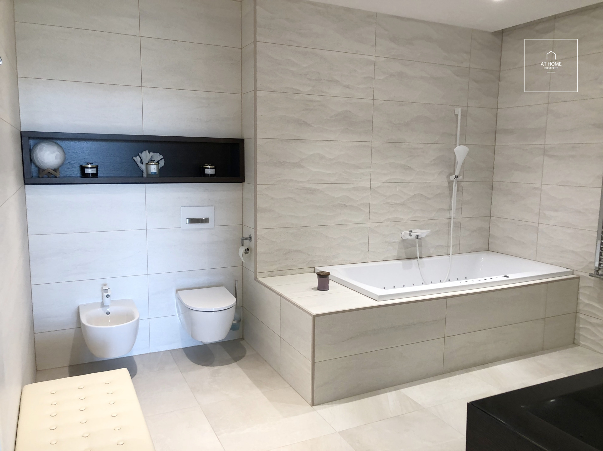 Exclusive luxury apartment for rent in Budapest, District XIII, Vizafogó.