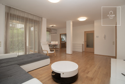 Sunny, three-bedroom apartment for rent in the 2nd district of Budapest, Zöldmál.