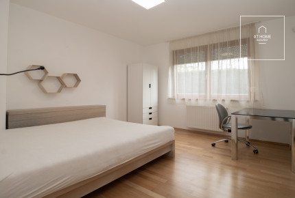 Sunny, three-bedroom apartment for rent in the 2nd district of Budapest, Zöldmál.