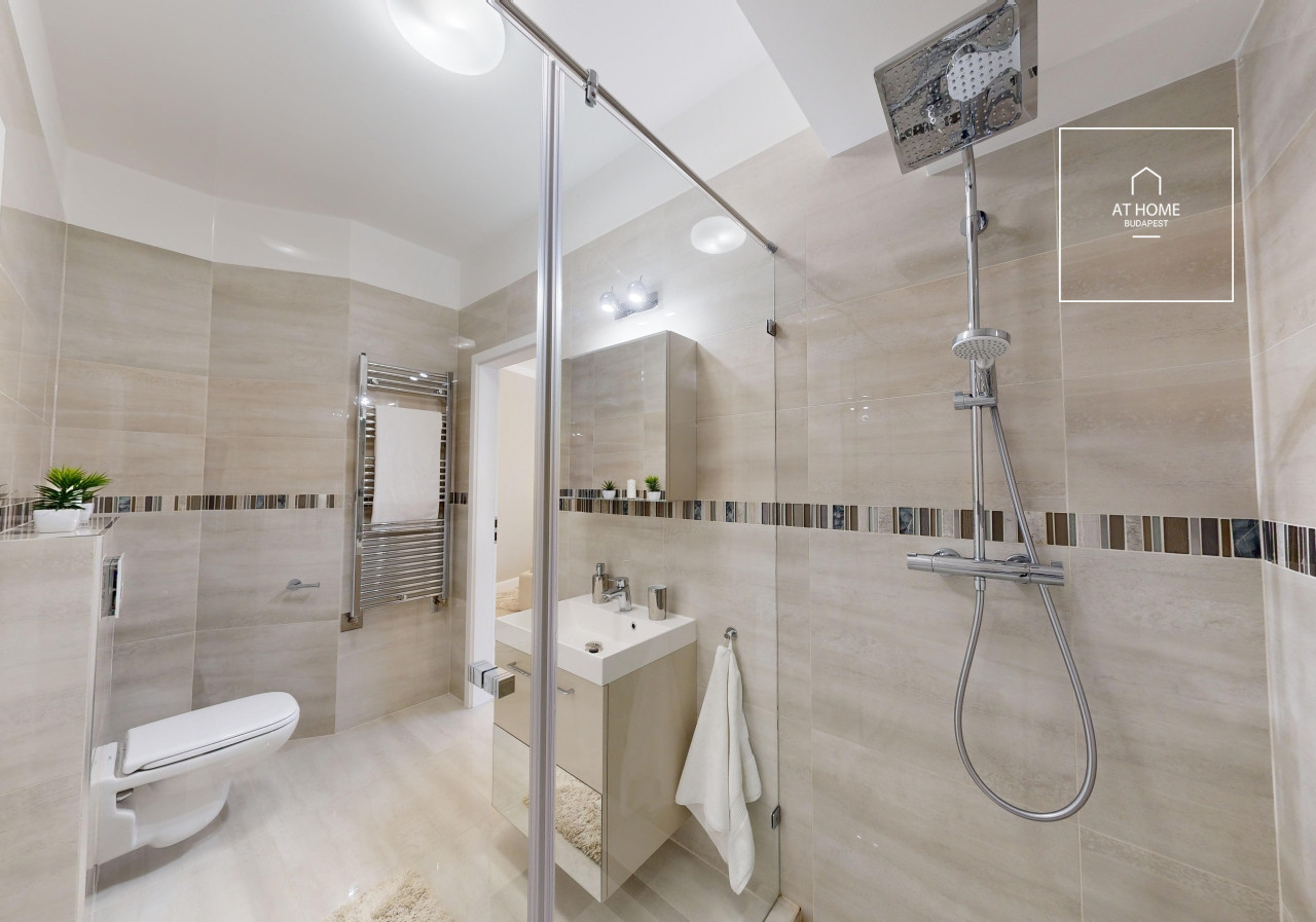 Three-bedroom luxury apartment in the 5th district of Budapest, Downtown