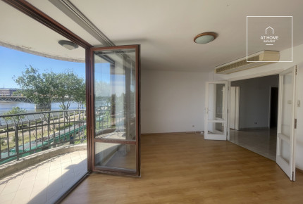 Apartment with view of the Danube for sale in district 9 of Budapest