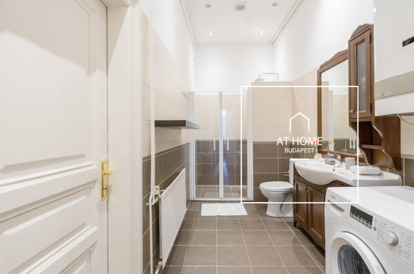 Refurbished classical apartment for sale in the 6th district of Budapest, Terézváros.