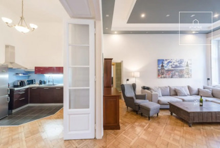 Refurbished classical apartment for sale in the 6th district of Budapest, Terézváros.