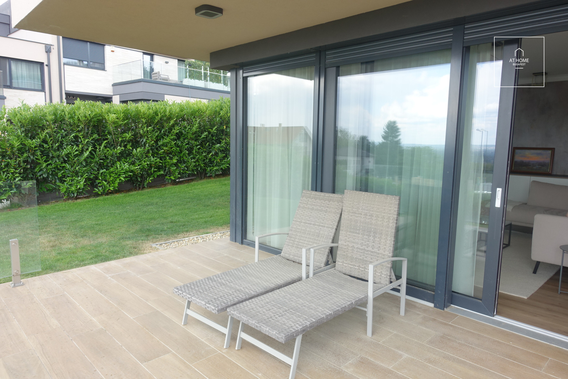 Premium garden-connected, panoramic apartment for rent in the 3rd district of Budapest, Harsánylejtő