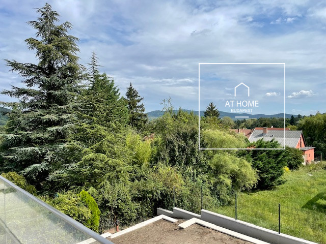 Új építésű, kertkapcsolatos panorámás családi ház eladó Budapest II/A. kerület, Budaliget