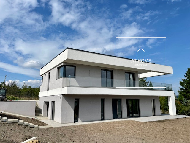 Newly built, garden-connected panoramic detached house for sale in the 2/A district of Budapest, Budaliget