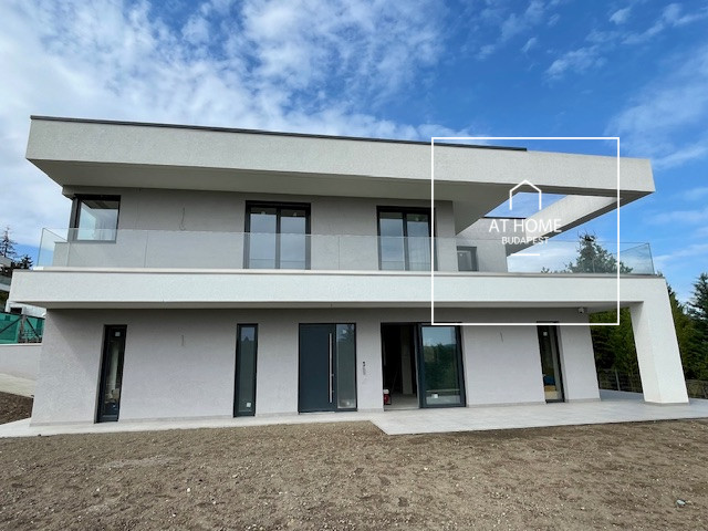 Newly built, garden-connected panoramic detached house for sale in the 2/A district of Budapest, Budaliget