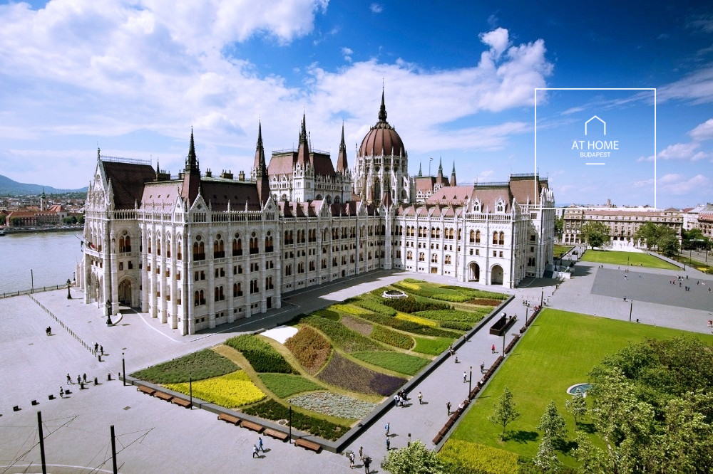 Luxury apartment overlooking the Danube and the Parliament in the 5th district of Budapest, Lipótváros