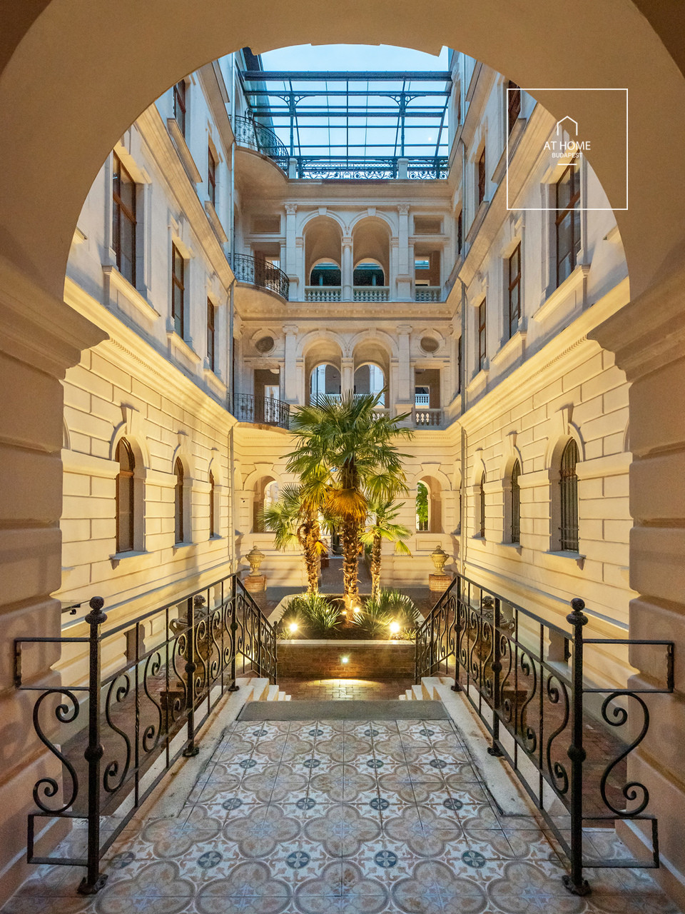 Luxuslakás kiadó  a belváros elegáns neoreneszánsz palotájában Budapest VI. kerület, Terézváros