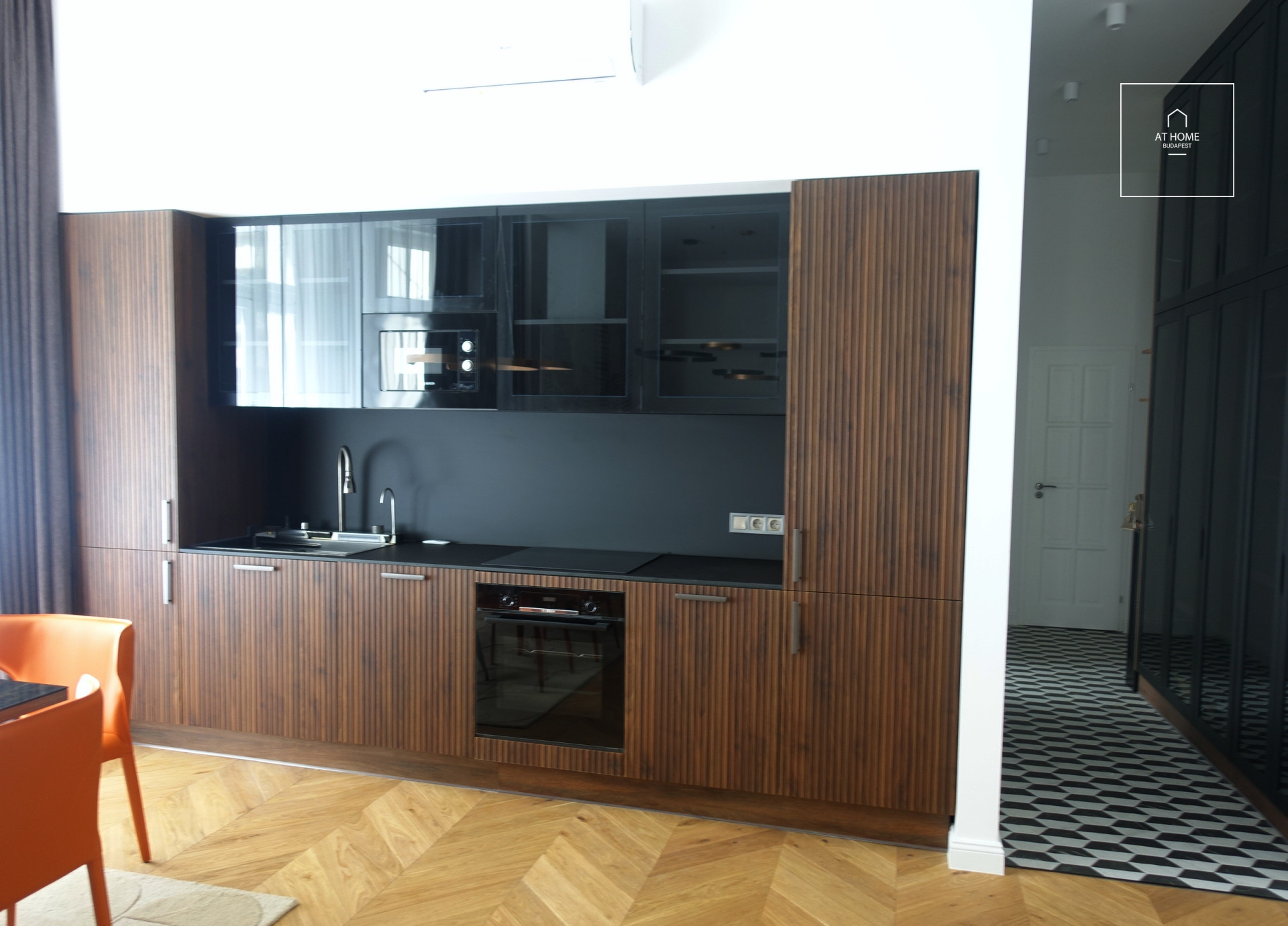 Two-bedroom luxury apartment in the 5th district