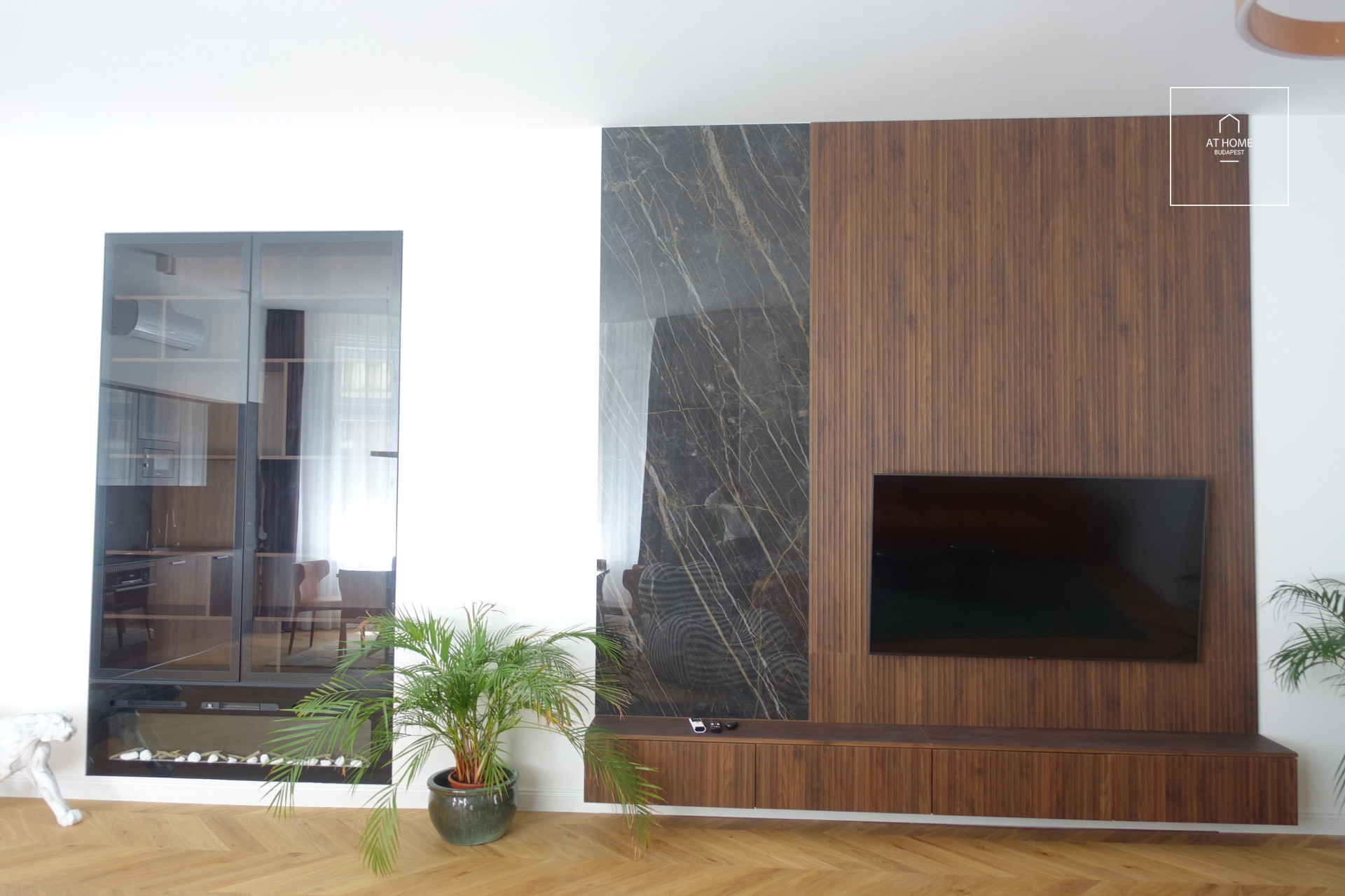 Two-bedroom luxury apartment in the 5th district