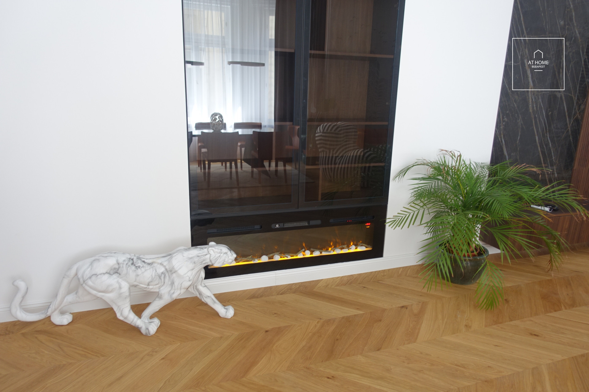 Two-bedroom luxury apartment in the 5th district