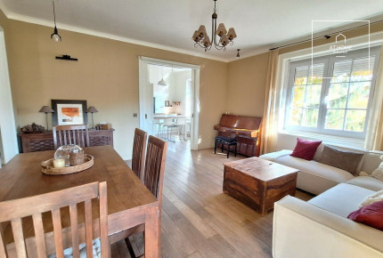 Renovated three-bedroom apartment for rent in Budapest, District I, Naphegy