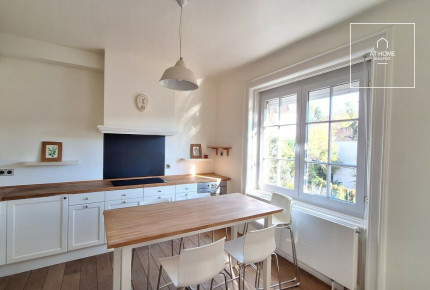 Renovated three-bedroom apartment for rent in Budapest, District I, Naphegy