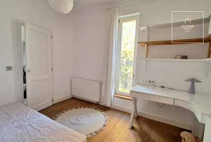 Renovated three-bedroom apartment for rent in Budapest, District I, Naphegy