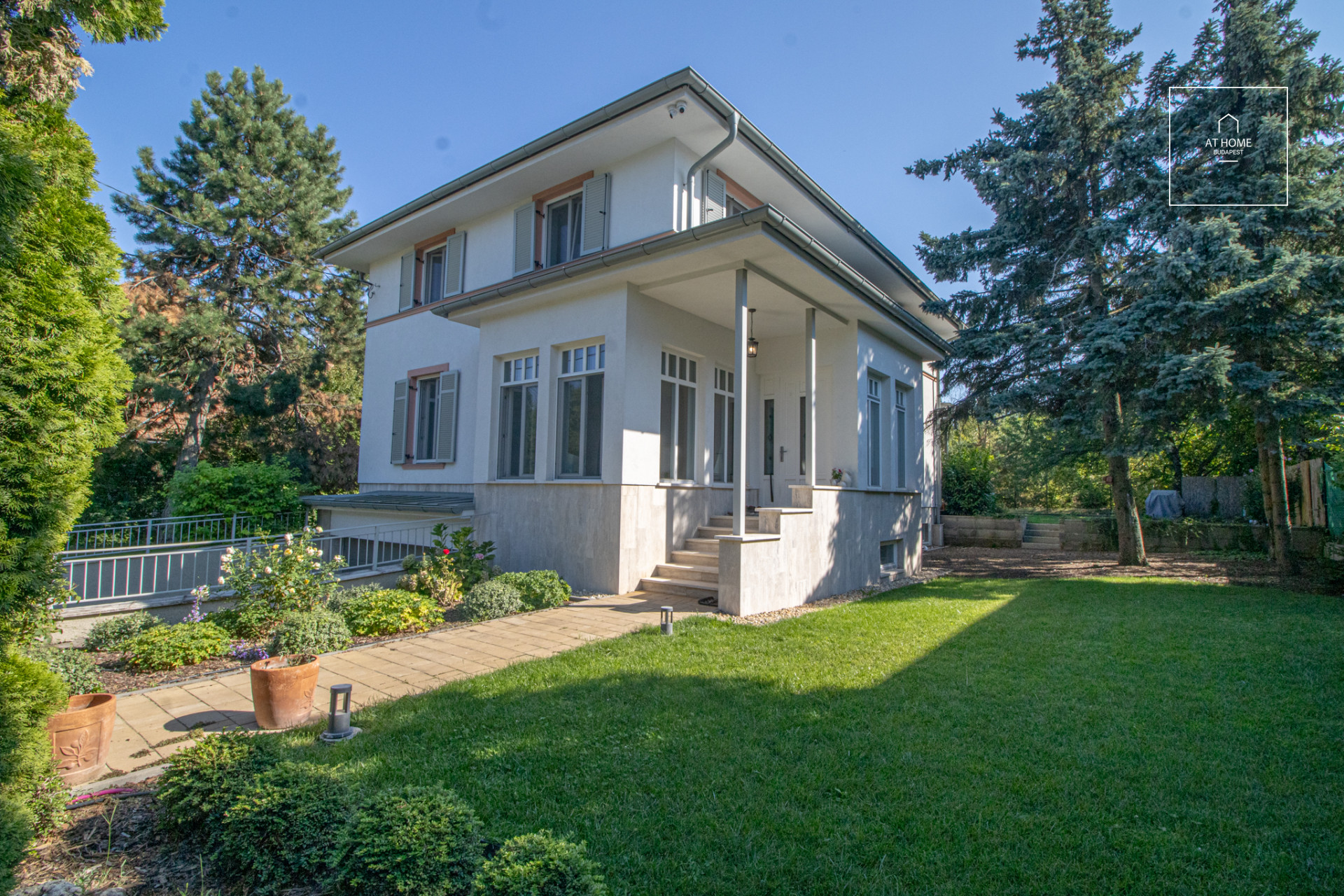 Newly built three-story premium villa for rent in the 12th district of Budapest, Normafa