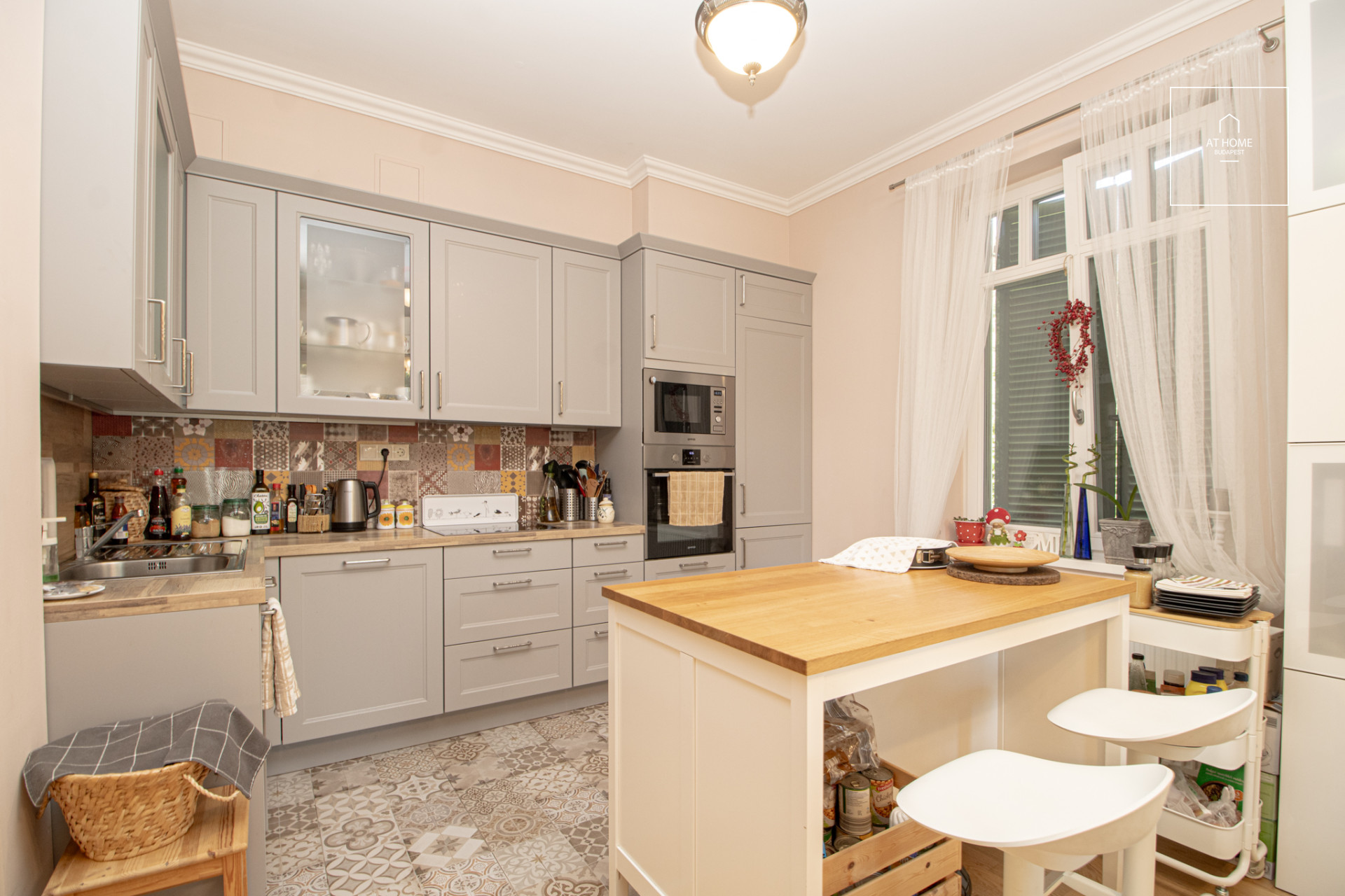 Új építésű három szintes prémium villa kiadó Budapest XII. kerület, Normafa