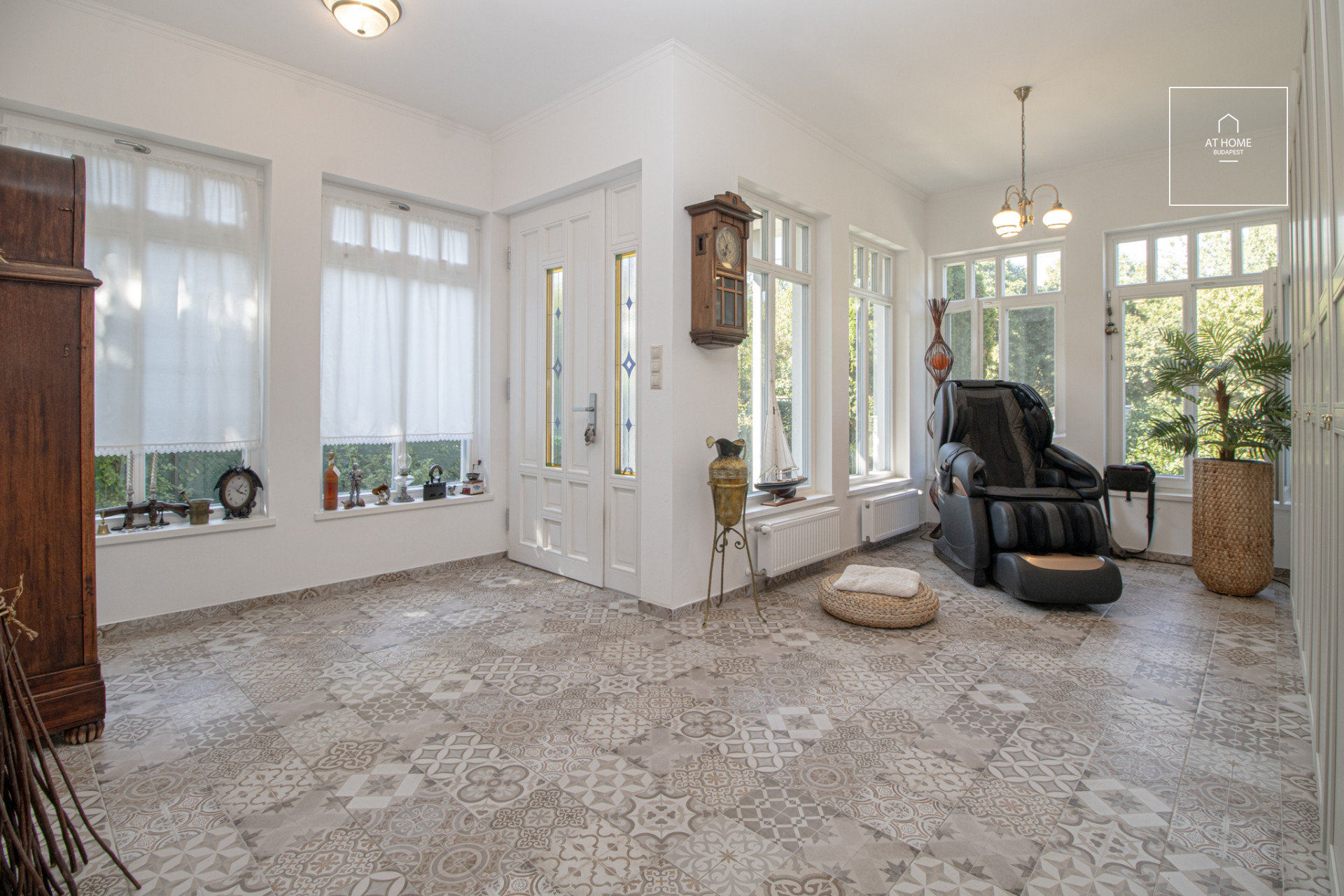 Newly built three-story premium villa for rent in the 12th district of Budapest, Normafa