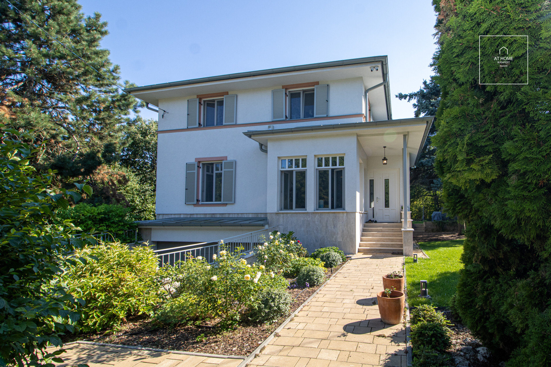 Newly built three-story premium villa for rent in the 12th district of Budapest, Normafa