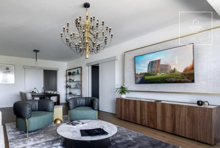 A three-bedroom luxury apartment with a panoramic view of the Danube is available for rent in the 13th district of Budapest, Vizafogo