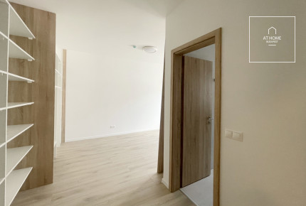 Premium three-bedroom ground floor apartment with terrace in District II of Budapest, Kurucles