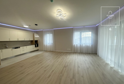 Premium three-bedroom ground floor apartment with terrace in District II of Budapest, Kurucles