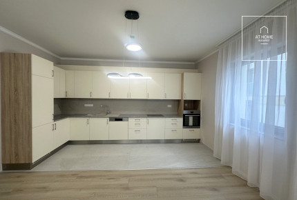 Premium three-bedroom ground floor apartment with terrace in District II of Budapest, Kurucles