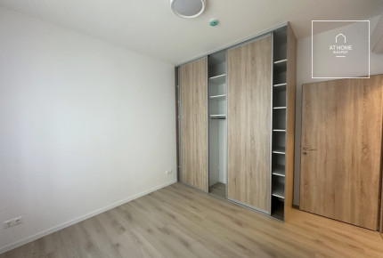 Premium three-bedroom ground floor apartment with terrace in District II of Budapest, Kurucles