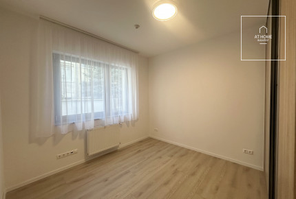 Premium three-bedroom ground floor apartment with terrace in District II of Budapest, Kurucles