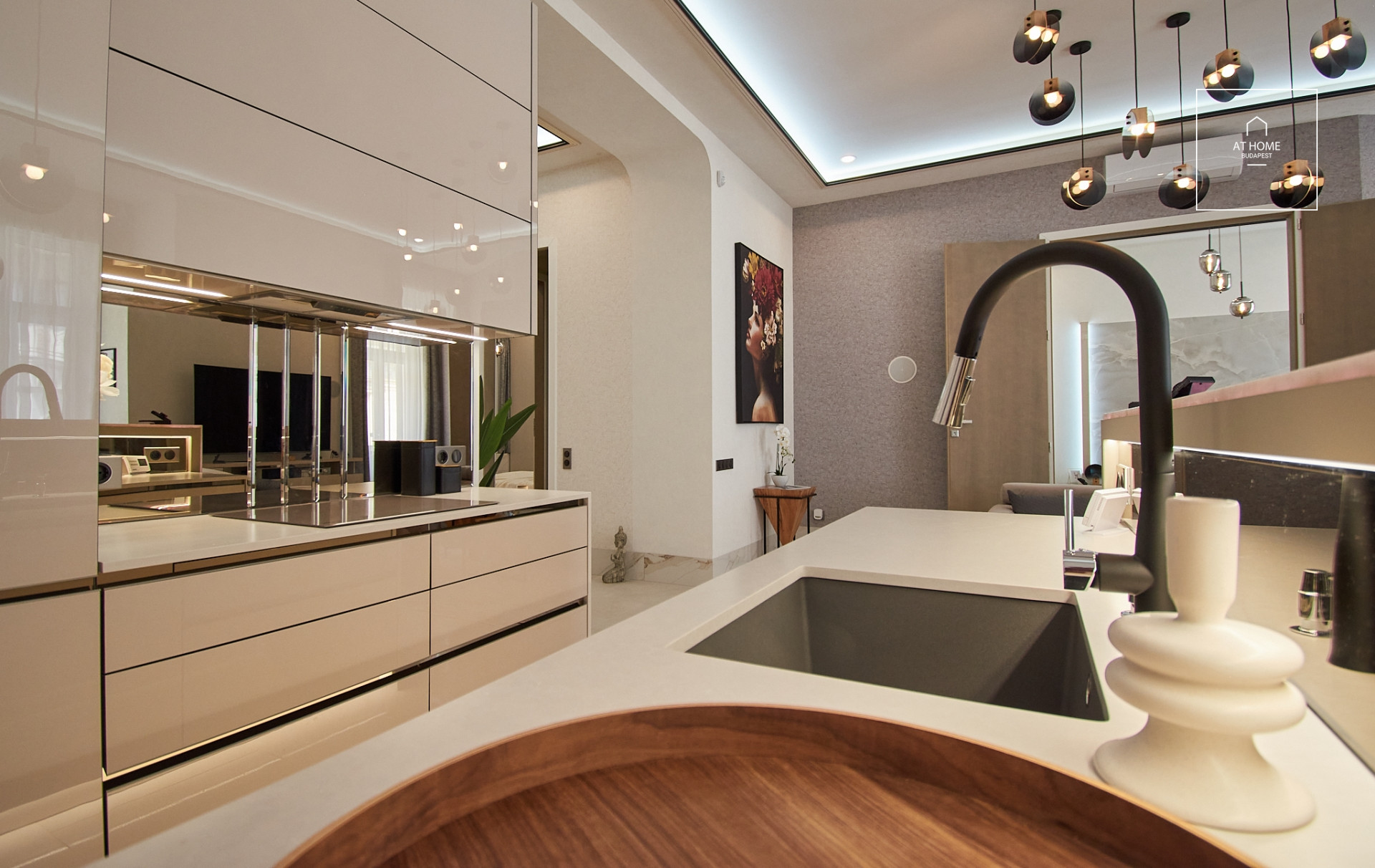 Luxury apartment for sale in downtown Budapest, 5th district, Lipótváros