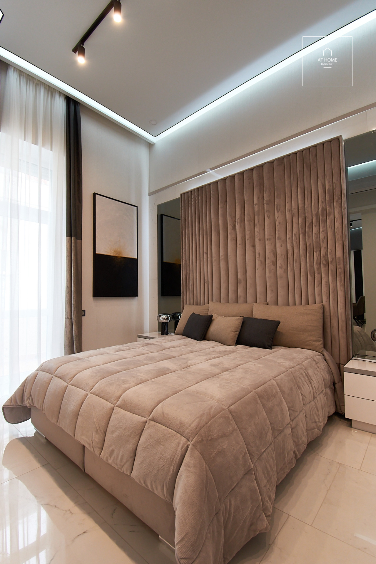 Exclusive classical luxury apartment for sale in Budapest, 5th district, downtown