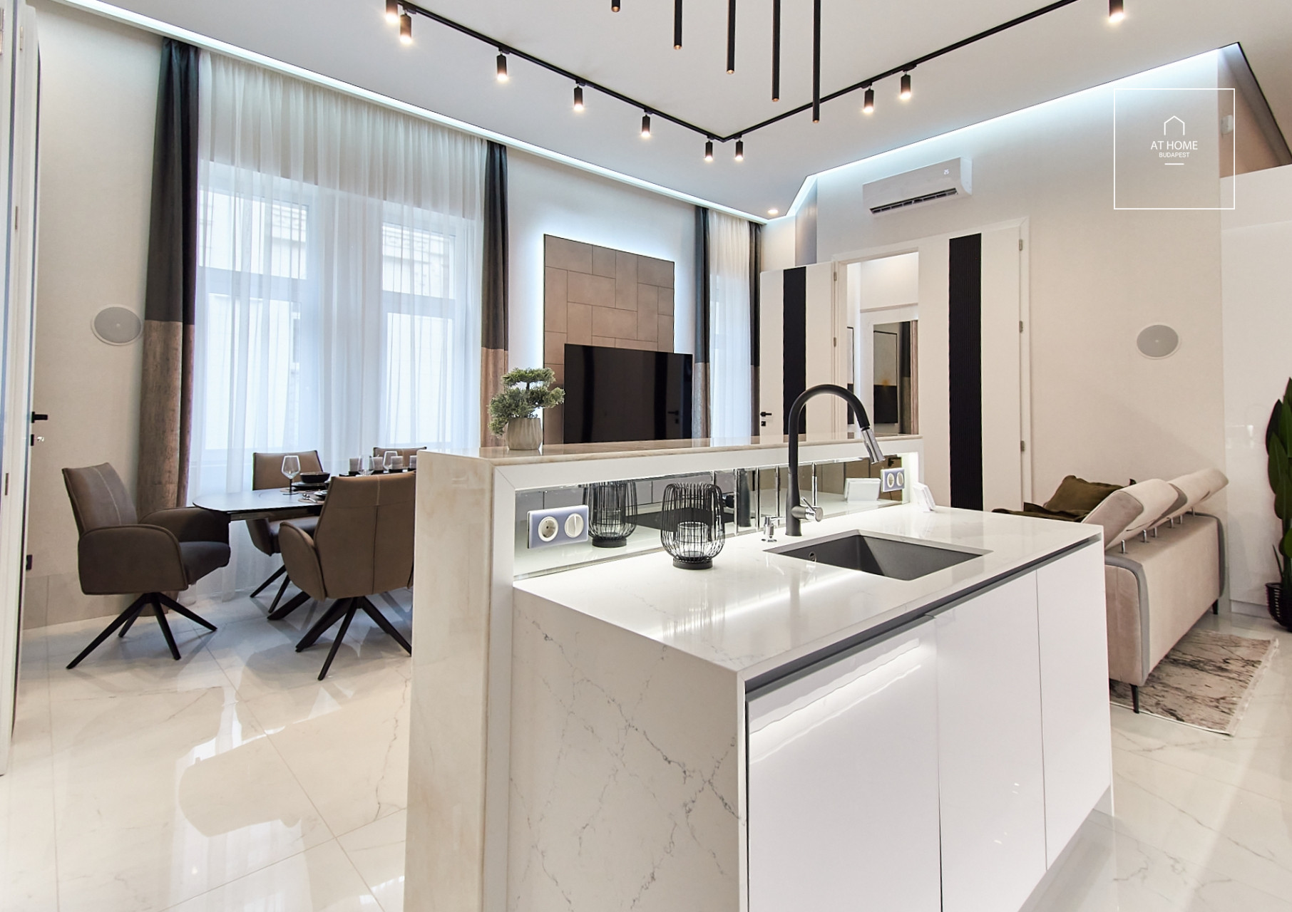 Exclusive classical luxury apartment for sale in Budapest, 5th district, downtown