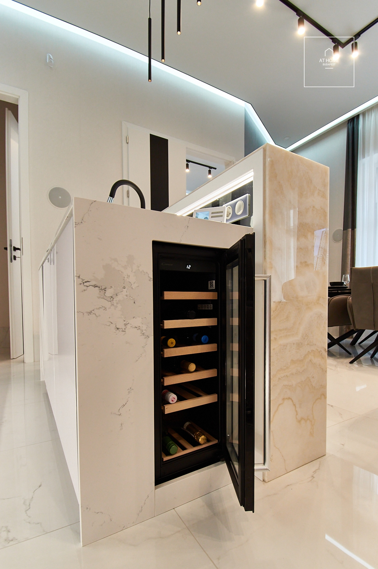 Exclusive classical luxury apartment in Budapest, 5th district, downtown