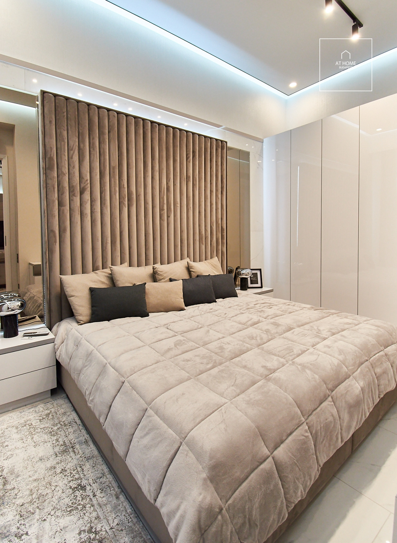 Exclusive classical luxury apartment in Budapest, 5th district, downtown